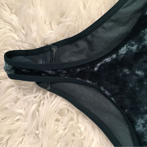 NWT! Green crush soft velvet interchangeable gold chain strap bodysuit - Picture 6 of 9